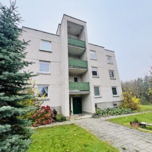 Parduodamas erdvus ir šviesus 4 kambarių butas puikioje Raseinių miesto vietoje – Turgaus gatvėje.