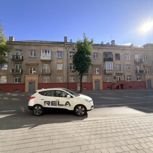 Rela 2 PARDUODAMAS IŠSKIRTINIS 2 KAMBARIŲ BUTAS PAČIOJE ŠIAULIŲ ŠIRDYJE