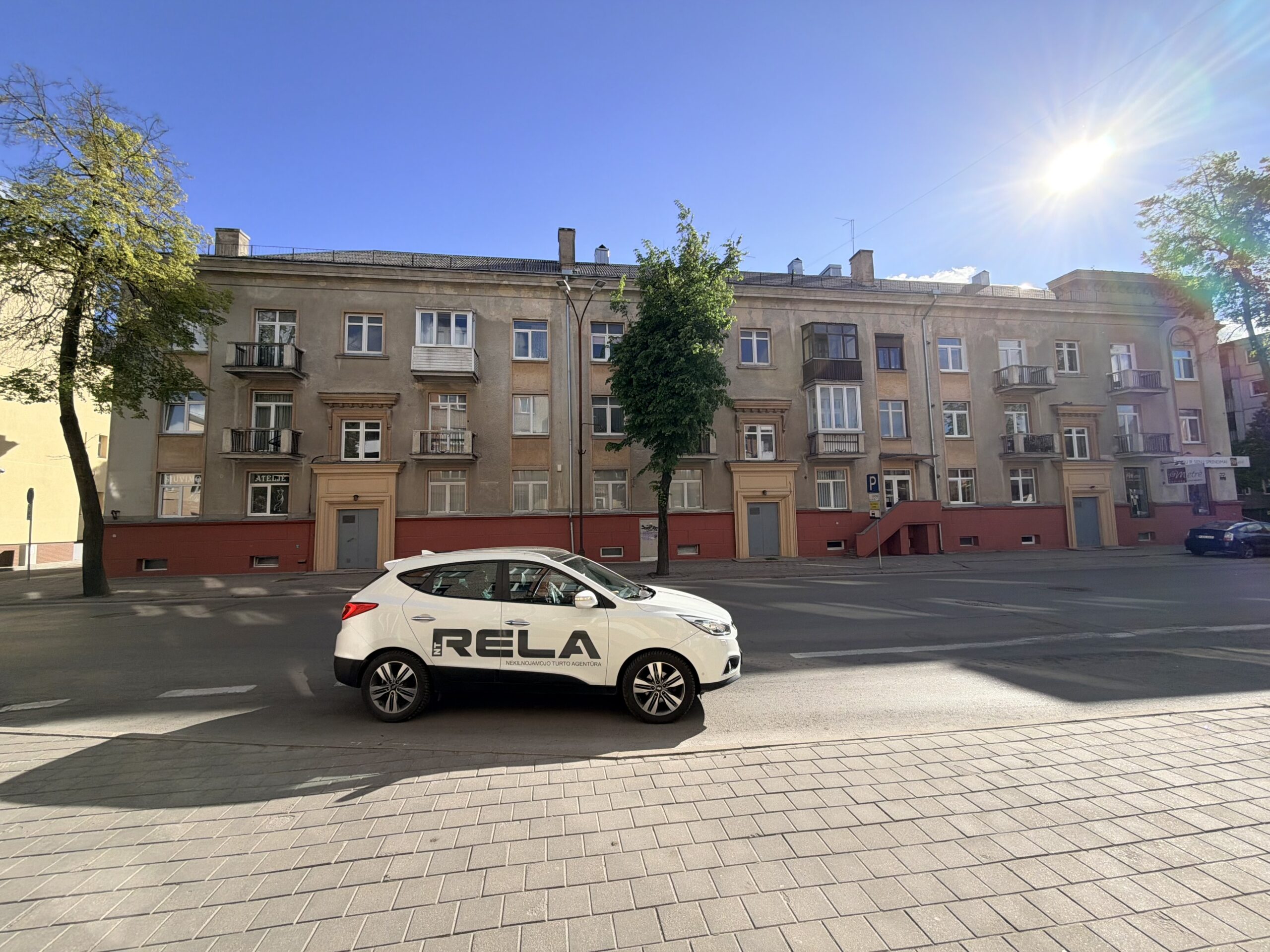PARDUODAMAS IŠSKIRTINIS 2 KAMBARIŲ BUTAS PAČIOJE ŠIAULIŲ ŠIRDYJE 1 PARDUODAMAS IŠSKIRTINIS 2 KAMBARIŲ BUTAS PAČIOJE ŠIAULIŲ ŠIRDYJE