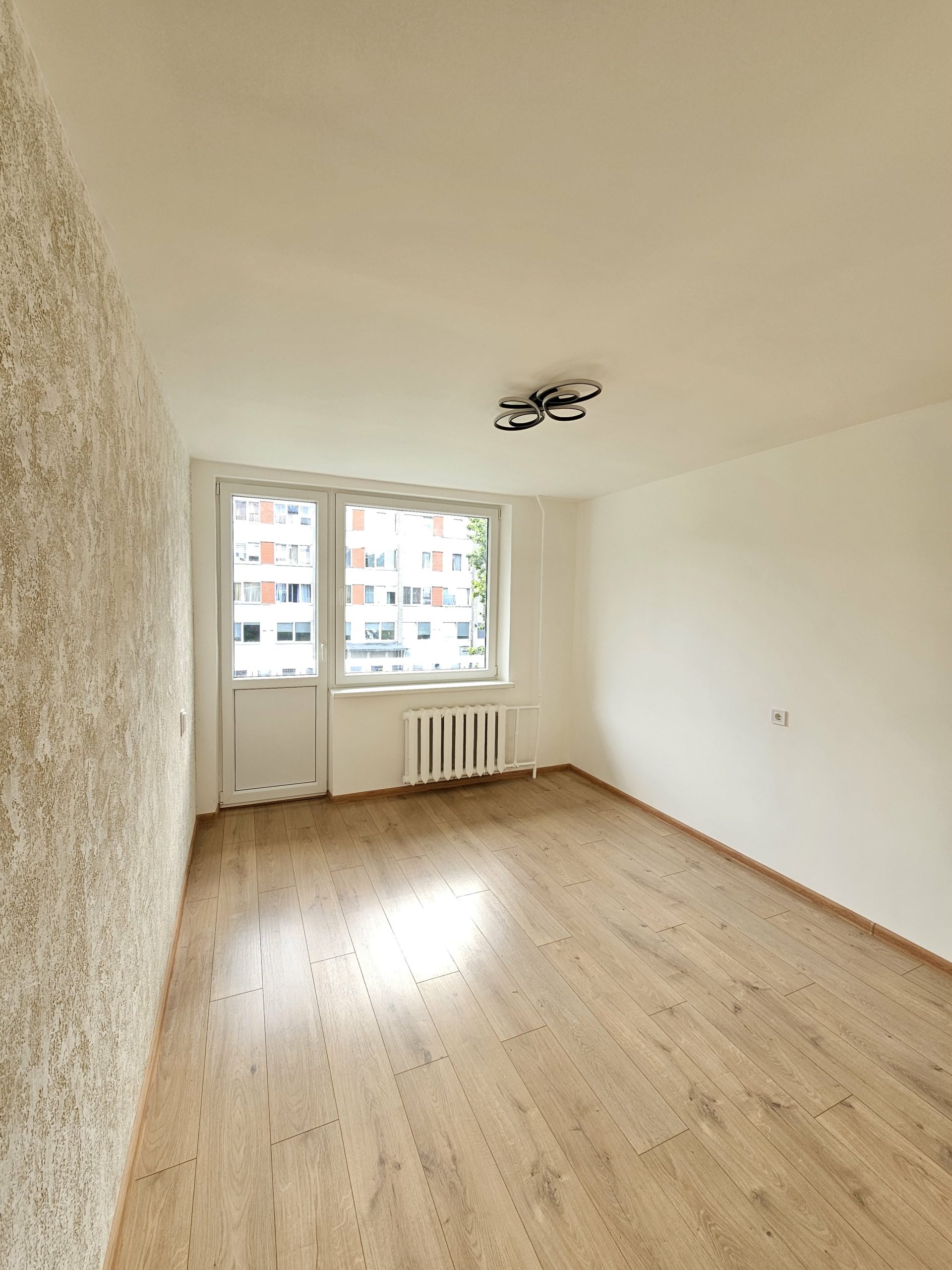 Parduodamas ką tik po remonto 1 kambario butas su balkonu centrinėje miesto dalyje 2 Parduodamas ką tik po remonto 1 kambario butas su balkonu centrinėje miesto dalyje - Image 2