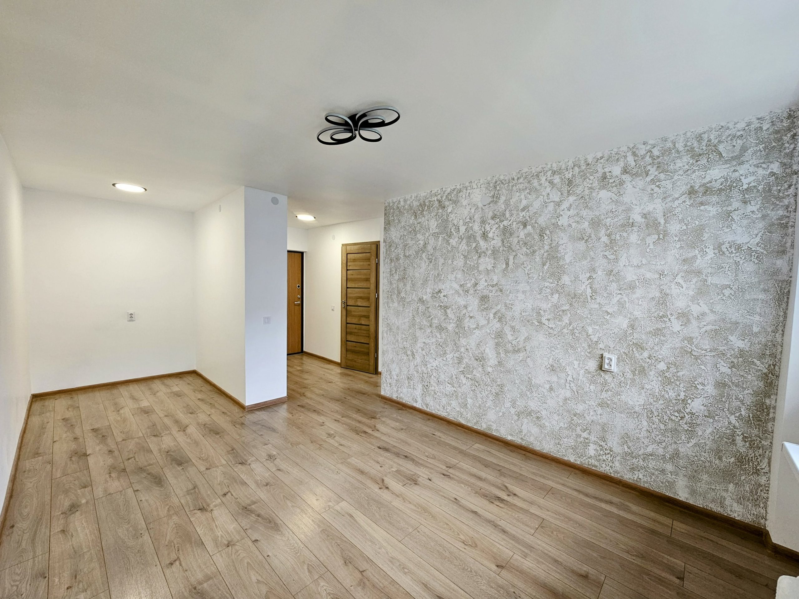 Parduodamas ką tik po remonto 1 kambario butas su balkonu centrinėje miesto dalyje 1 Parduodamas ką tik po remonto 1 kambario butas su balkonu centrinėje miesto dalyje